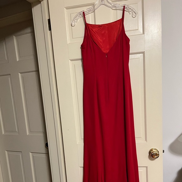 HP💃🏼Jessica McClintock red formal dress w/rhinestones. Fully lined. Size 5/6 - Picture 3 of 3